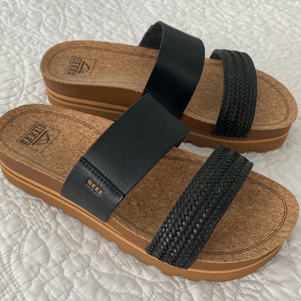 Never worn. Reef sandals 🤙